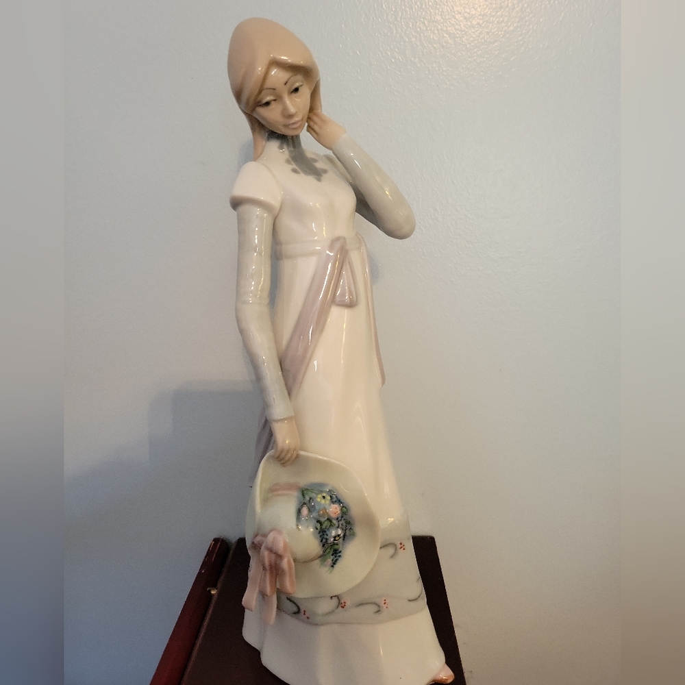 Casades - Porcelain Figurine Lady With Floral Hat - 12.5” Tall - Made In Spain
